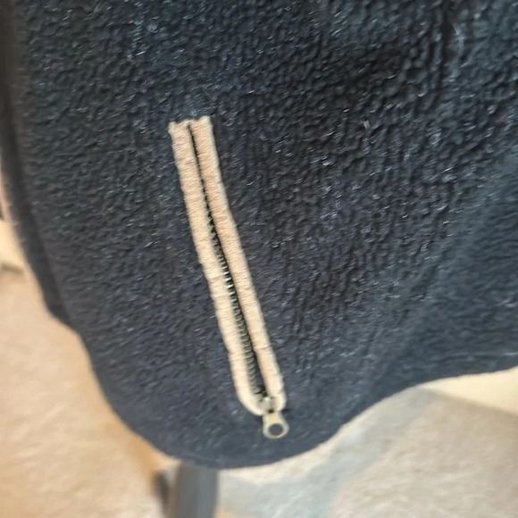 Leather trimmed fleece vest. - Picture 5 of 7